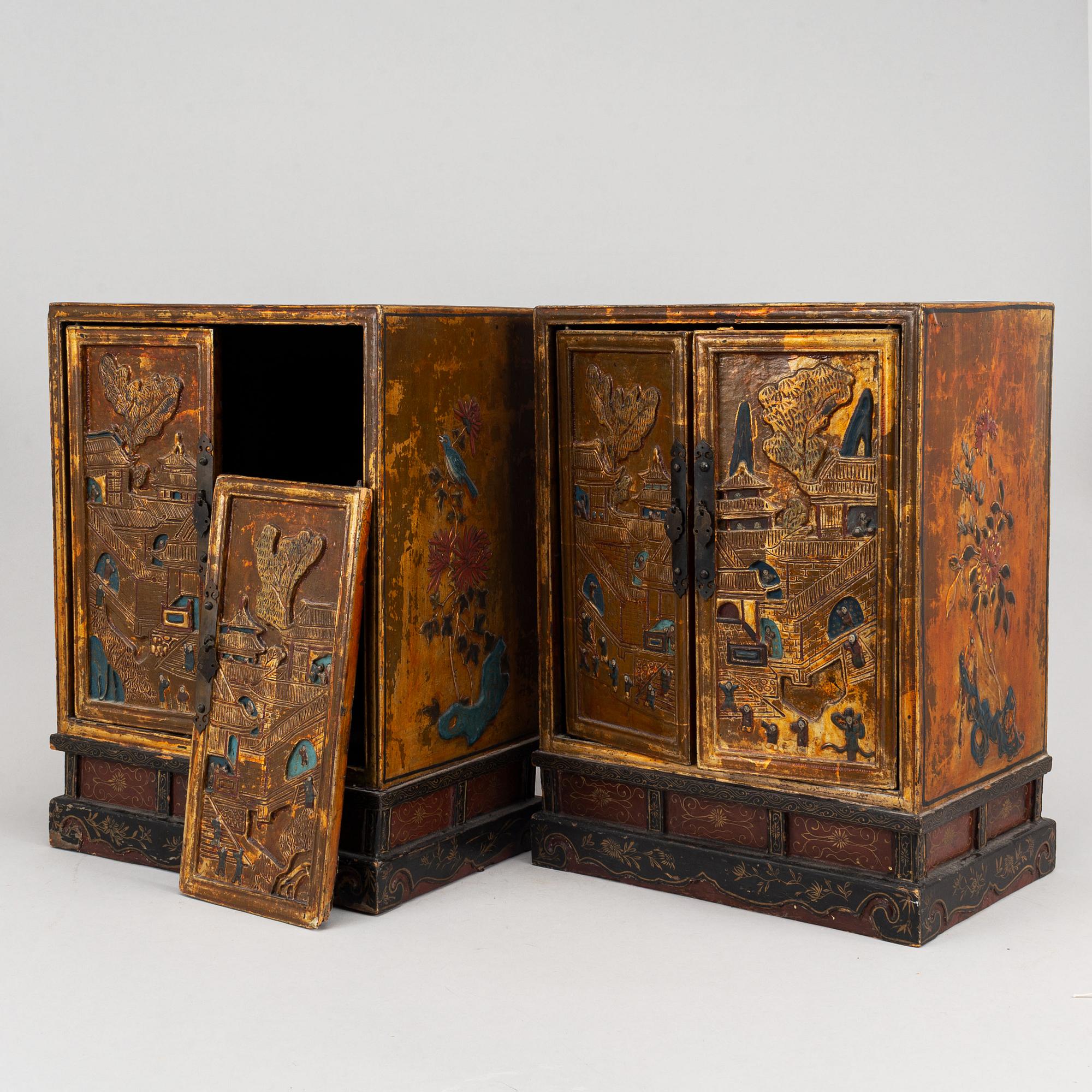 A pair of chinese cabinets, 20th Century.