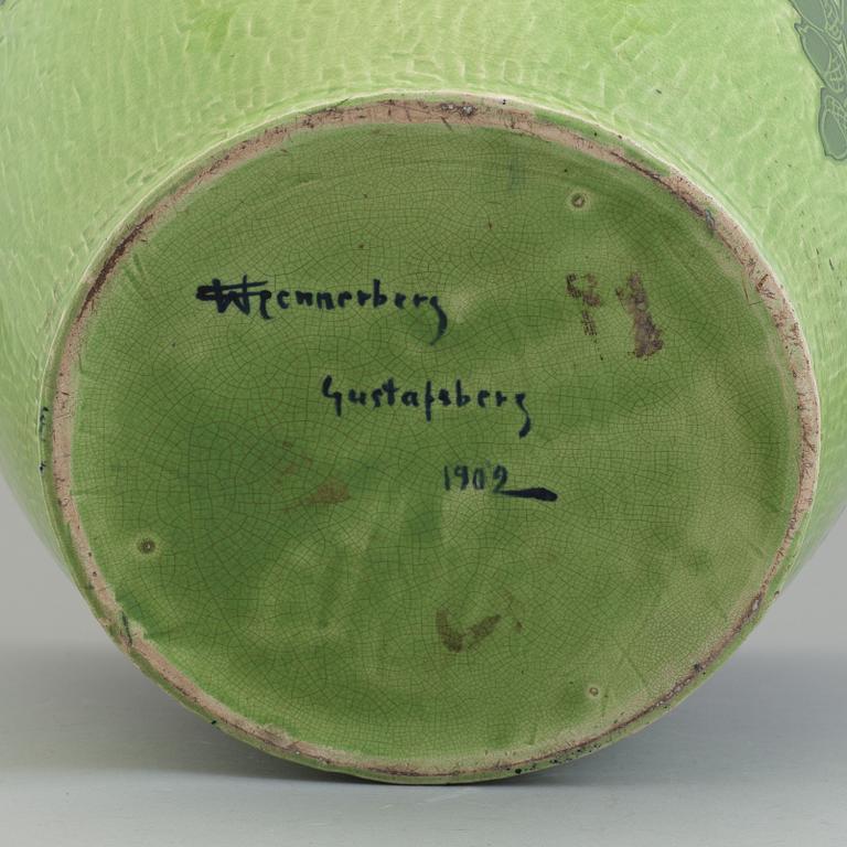 GUNNAR WENNERBERG,  ytterfoder, porslin, sgrafitto, Gustafsberg, signerat G Wennerberg och daterat 1902.
