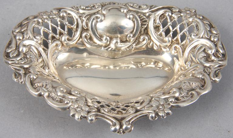 PARTI SILVER, 9 delar, 1800/1900-tal. Bl a importstämplar. Tot. vikt 481 g.