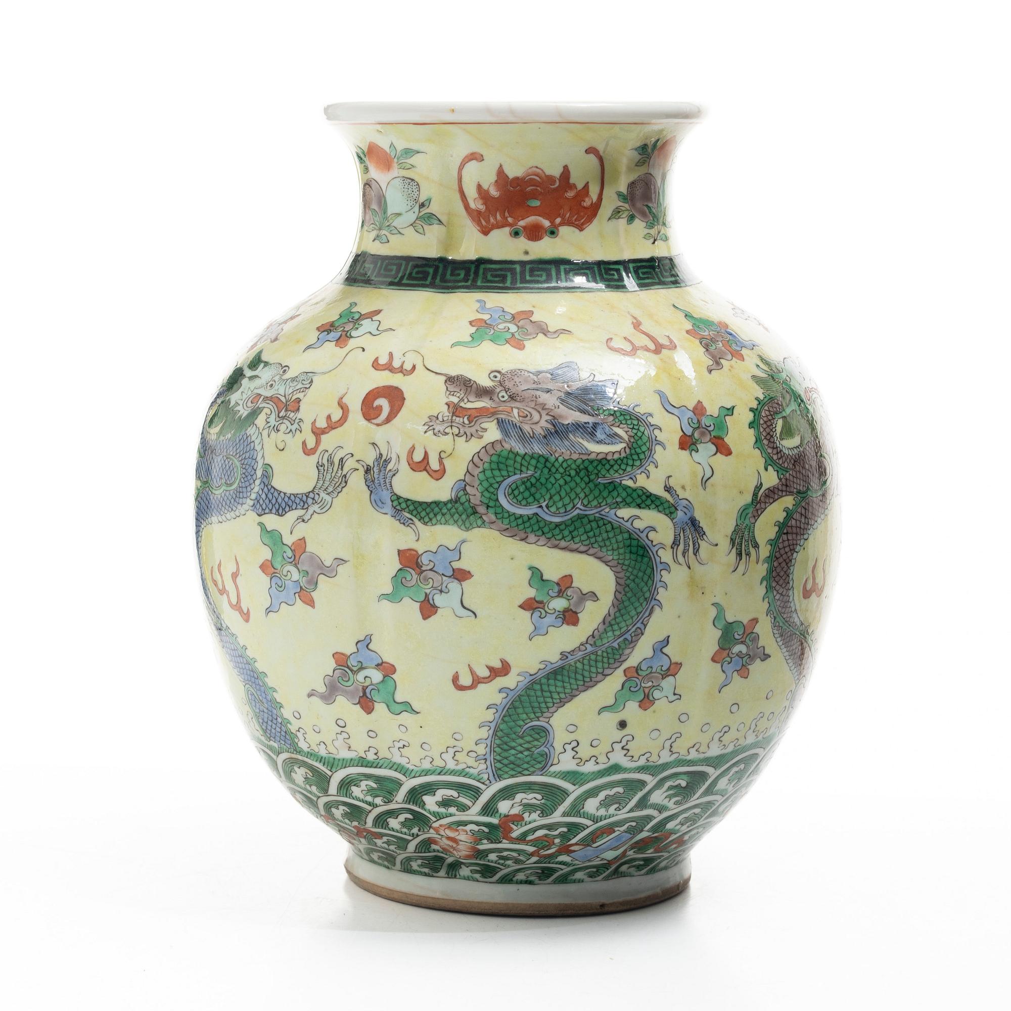 A Chinese porcelain vase, 20th century.
