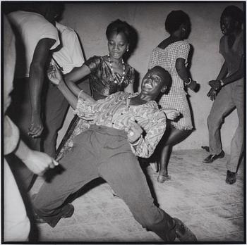 167. Malick Sidibé, "Regardez-moi", 1962.