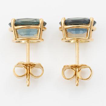Earrings, a pair, 18K gold with green sapphires.