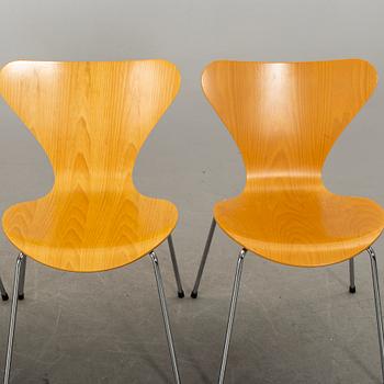 ARNE JACOBSEN, A set four Sjuan chairs.