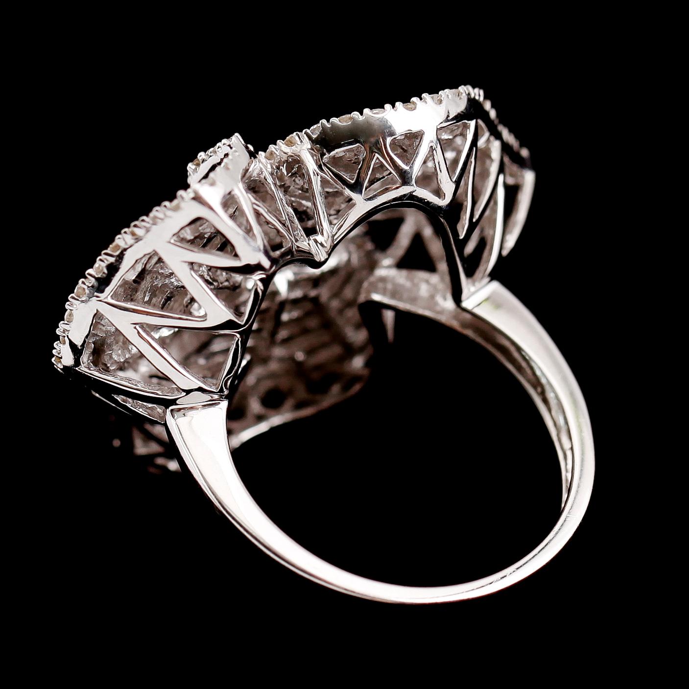 COCKTAILRING, 18 k vitguld, diamanter tot ca 1.85 ct.
