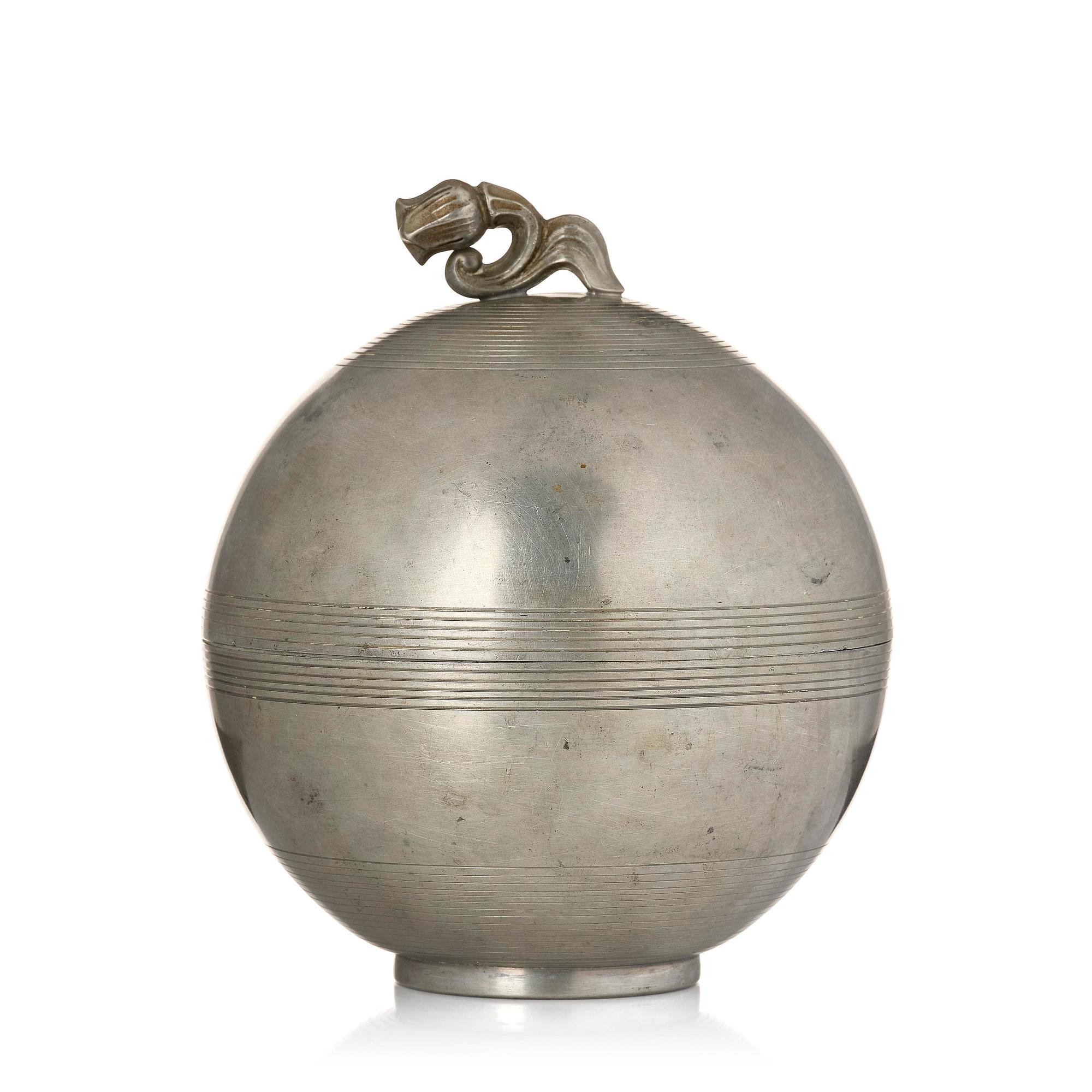 Sylvia Stave, a pewter bonbonnière model no 5347, C.G. Hallberg, Stockholm, 1933.