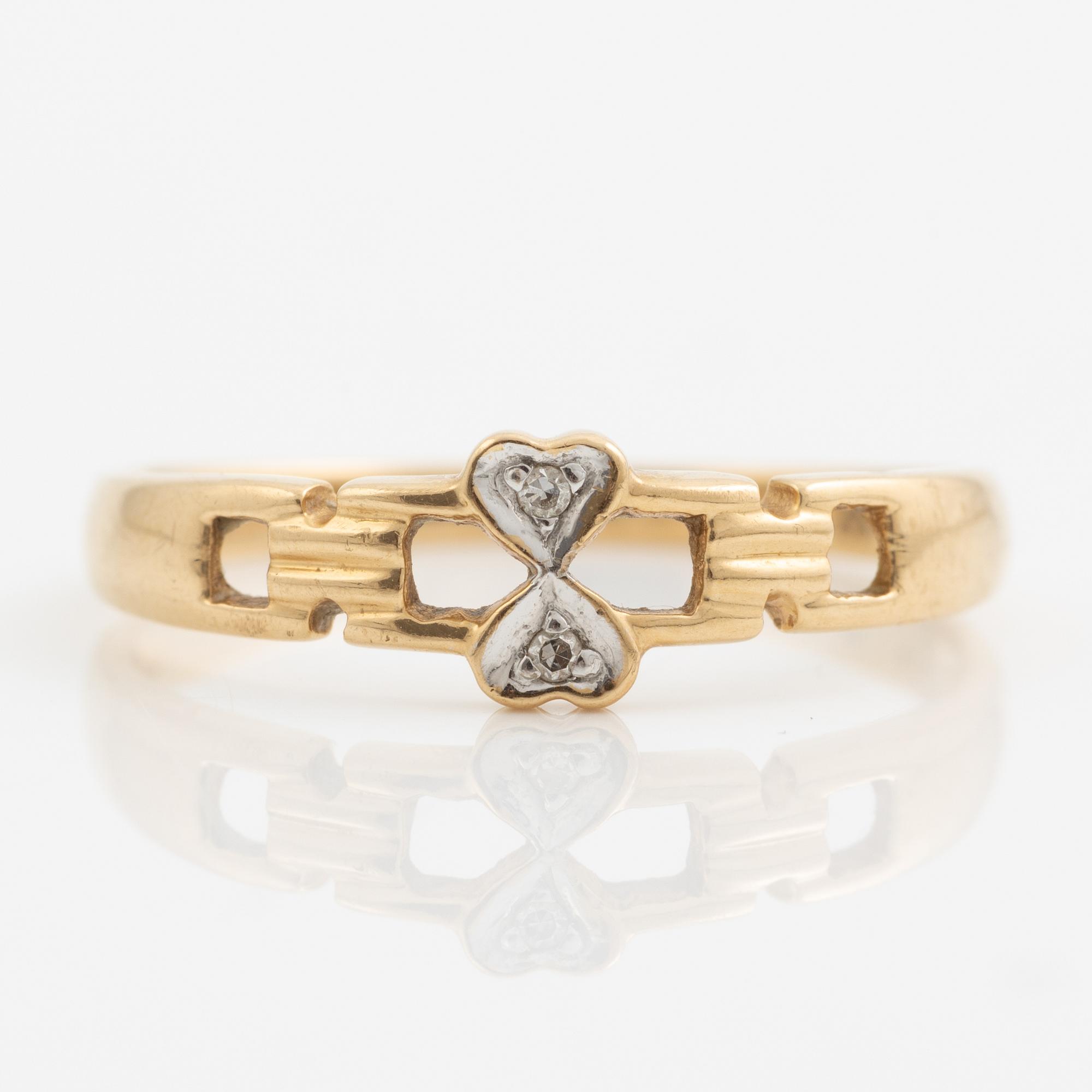 Ring 18K guld med små diamanter.