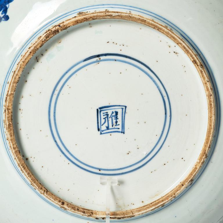 A blue and white dish, Qing dynasty, 18th Century.
