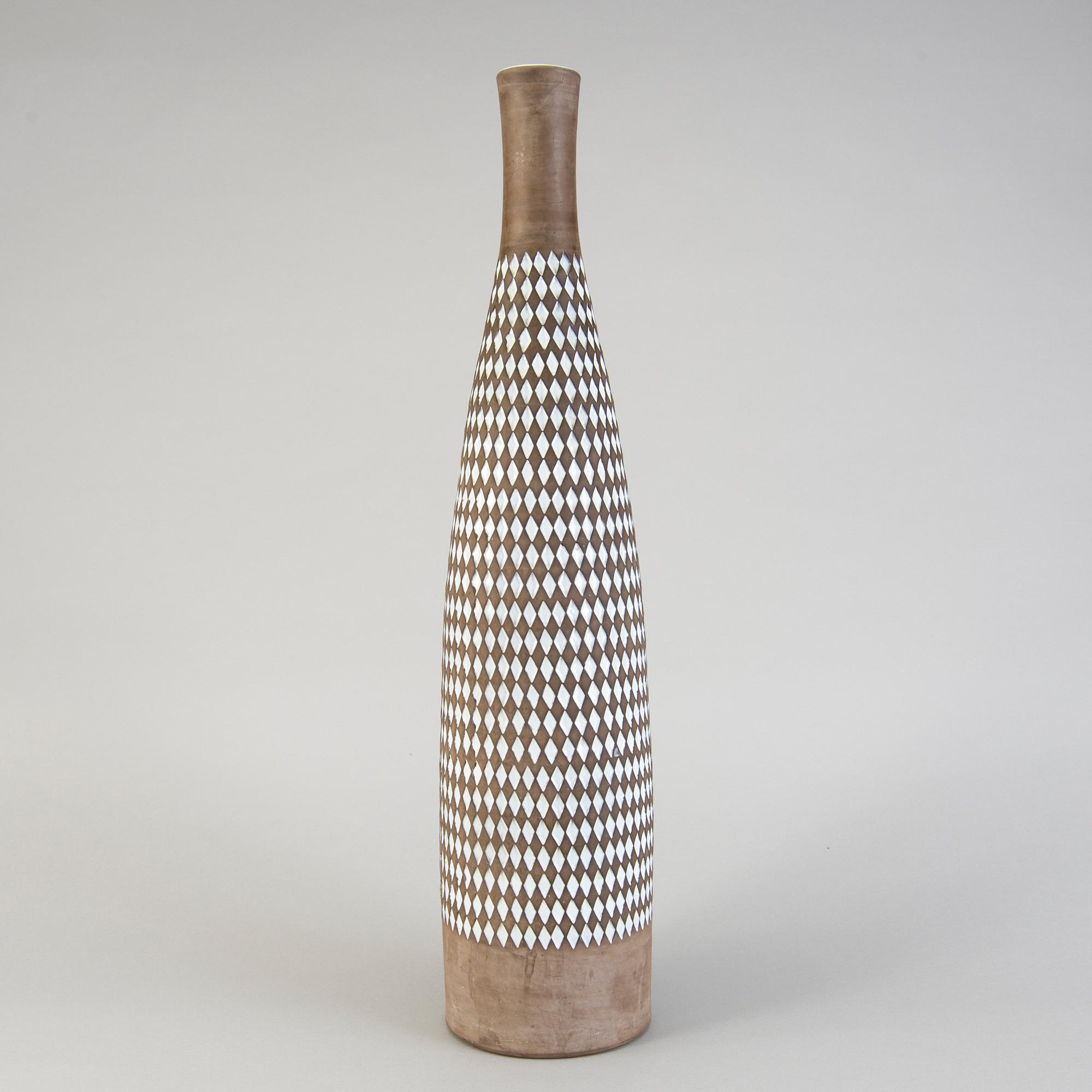 INGRID ATTERBERG, golvvas, lergods, "Pepita", tillverkad 1954-57.