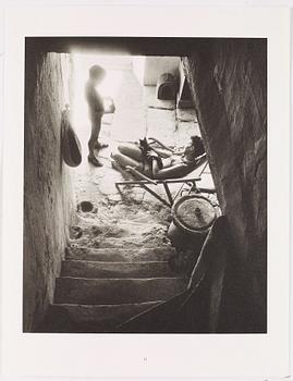 WILLY RONIS, Limited Edition Portfolio with 12 Collotype Plates, signed and numbered 254/290 on the colophon.