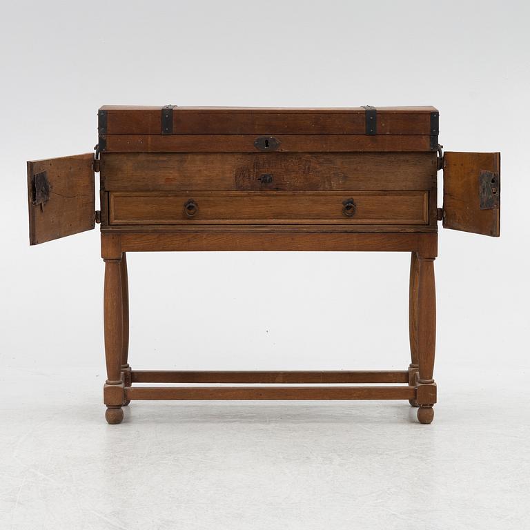 A 17th/18th century chest.