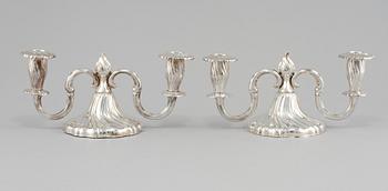 KANDELABRAR, ett par, silver, svenska importstämplar, 1900-talets första hälft.