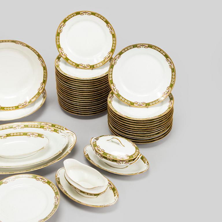 Ruoka-astiasto, 66 osaa, posliinia, Legrand & Cie, Limoges, Ranska 1900-luvun alkupuoli.