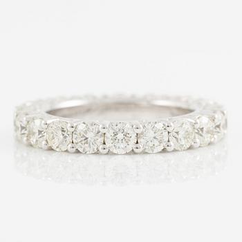 Ring helallians, 18K vitguld med briljantslipade diamanter.