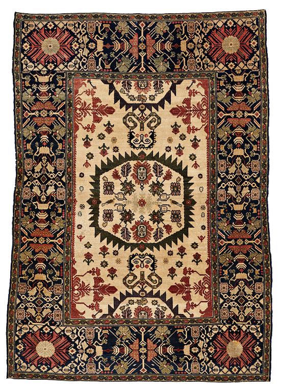 MATTO, an antique Malajir probably, ca 179,5 x 124 cm (as well as one end with 2½ cm flat weave).