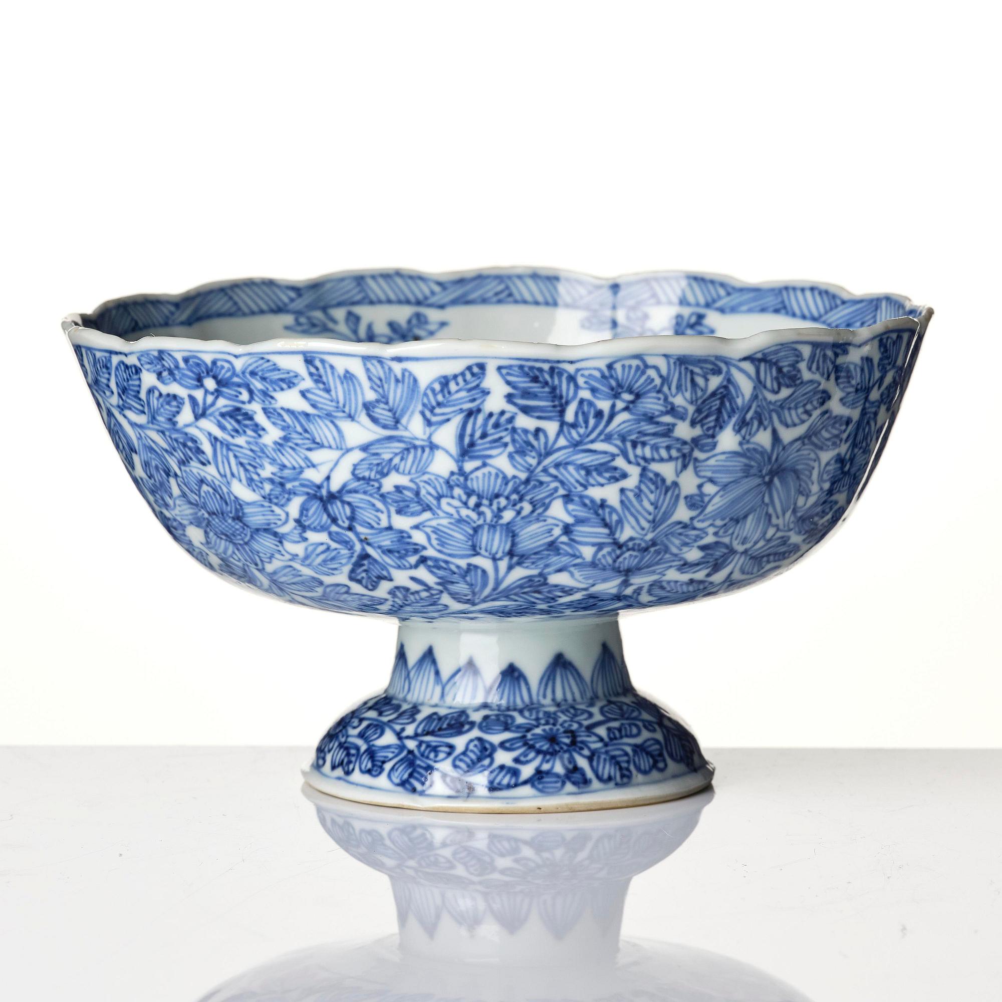 A rare blue and white stemcup, Qing dynasty, Kangxi (1662-1722).