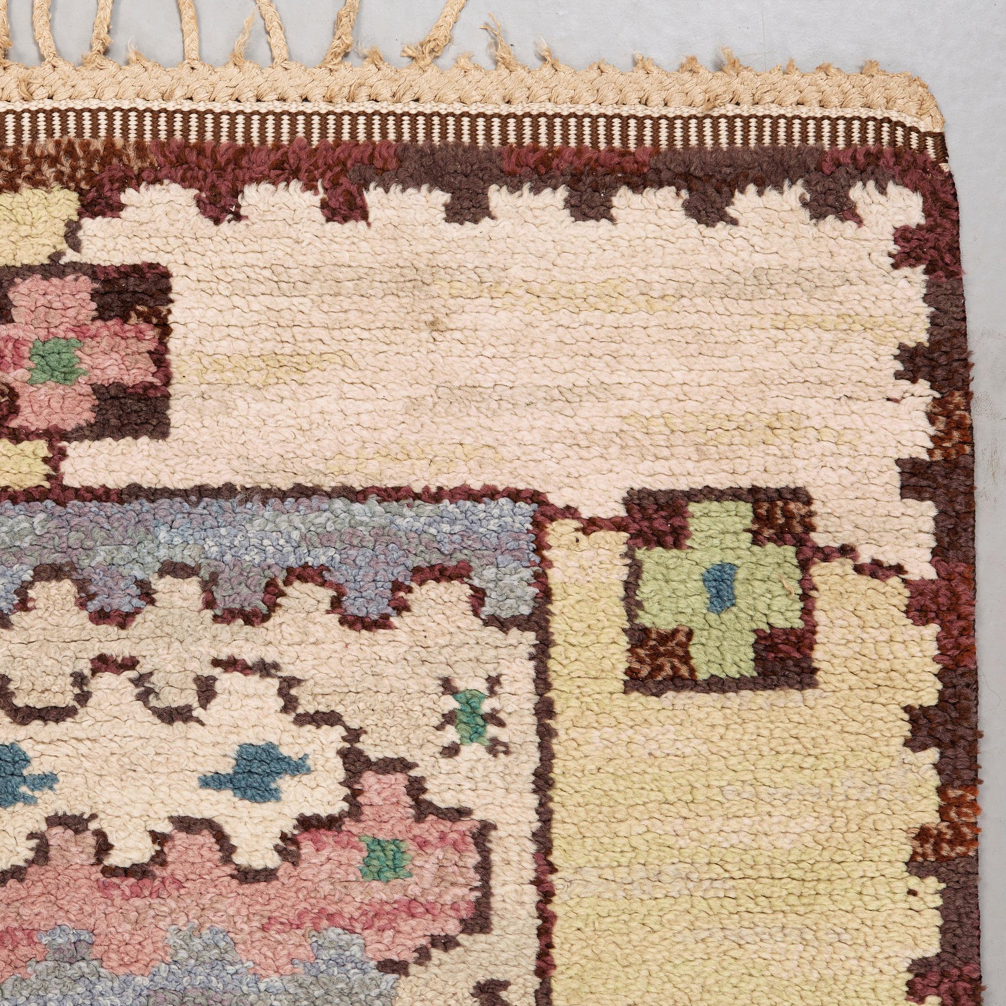 CARPET. "Lunden". Knotted pile. 256 x 179 cm. Signed MMF.