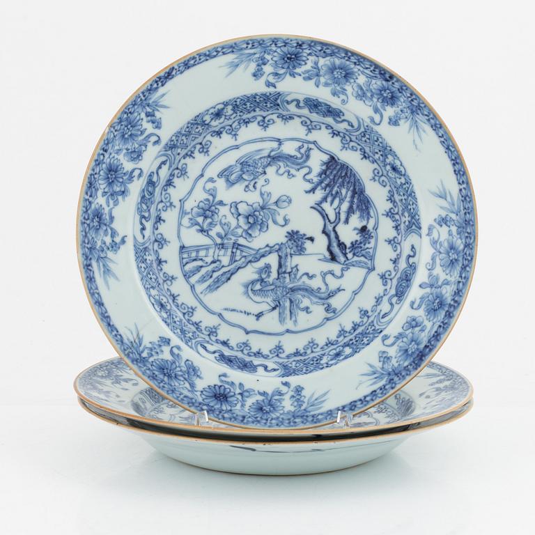 Three blur and white porcelain plates, China, Yongzheng (1723-35).
