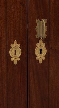 BOKSKÅP. Karl Johan, 1800-talets början.