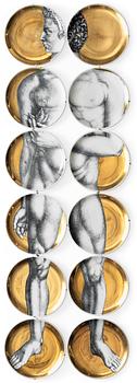 95. PIERO FORNASETTI, tallrikar, 12 st, "Adamo" Fornasetti, Milano, Italien.