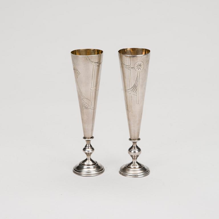 BÄGARE, ETT PAR, silver, Moskva 1908-1917, Nikolai Slavjanov, vikt 102 g.