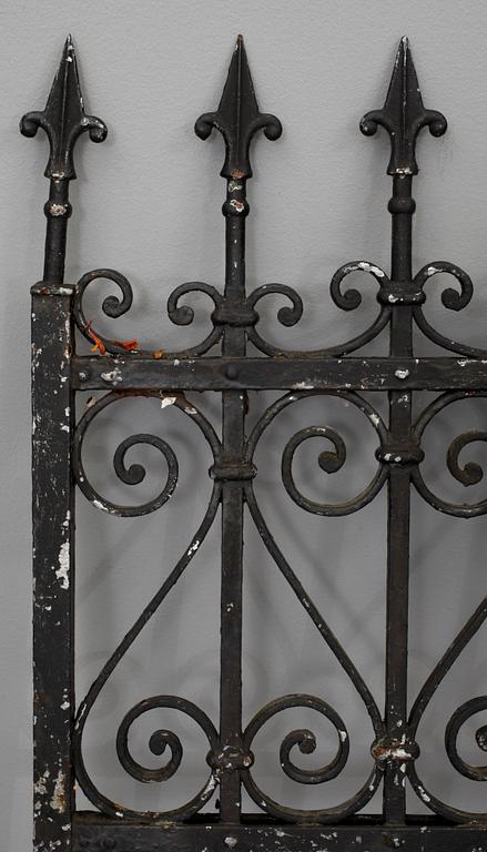 GRINDAR, ett par, järn. 1900-talets första hälft.