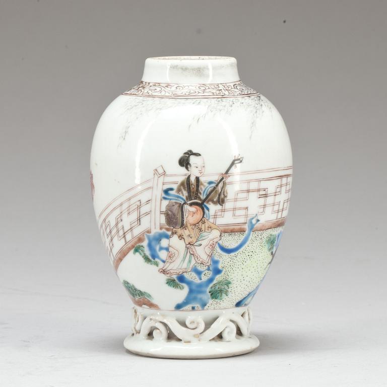 VAS, porslin. Kina, 1800-tal.