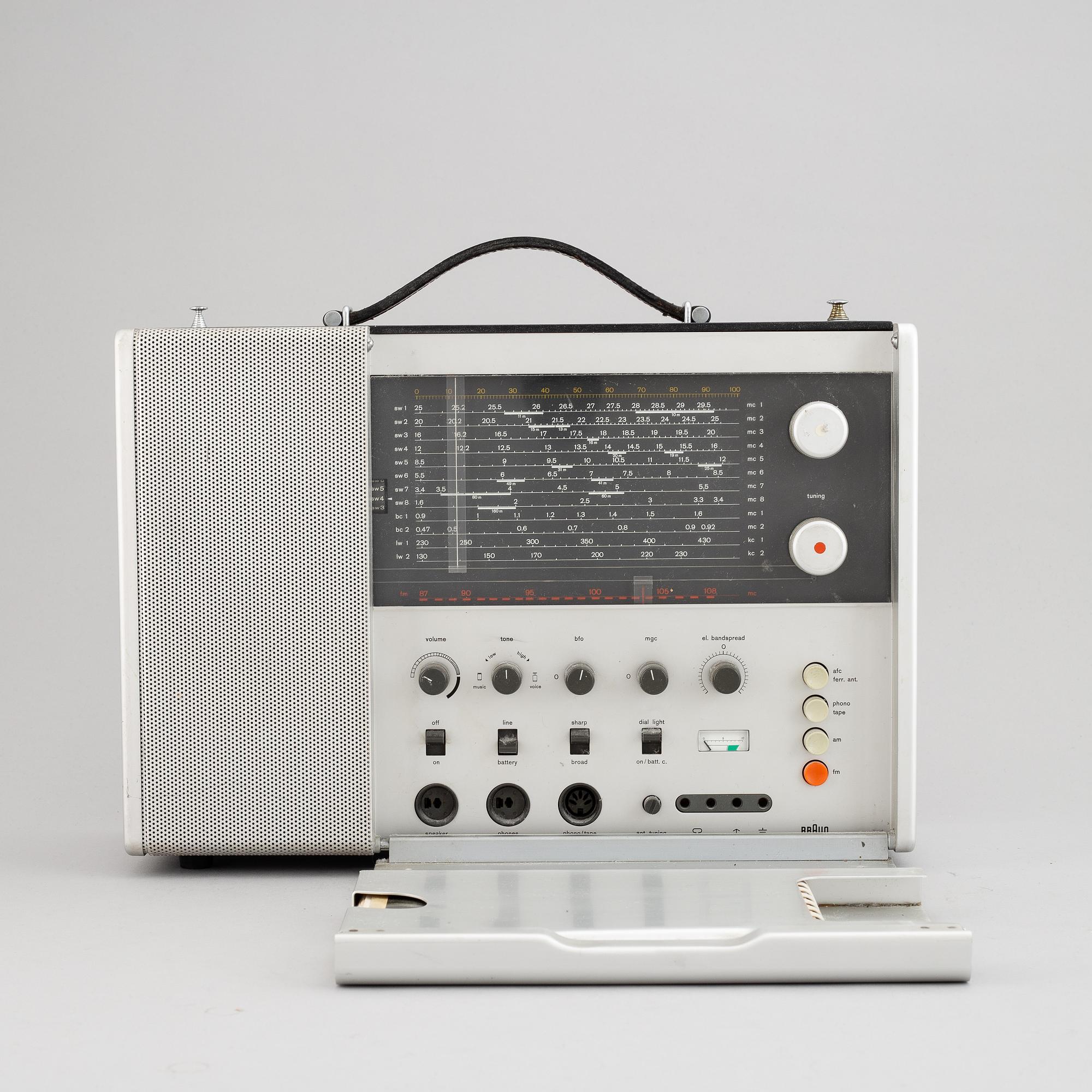 A T1000 radio, designed by Dieter Rams för Braun 1962.