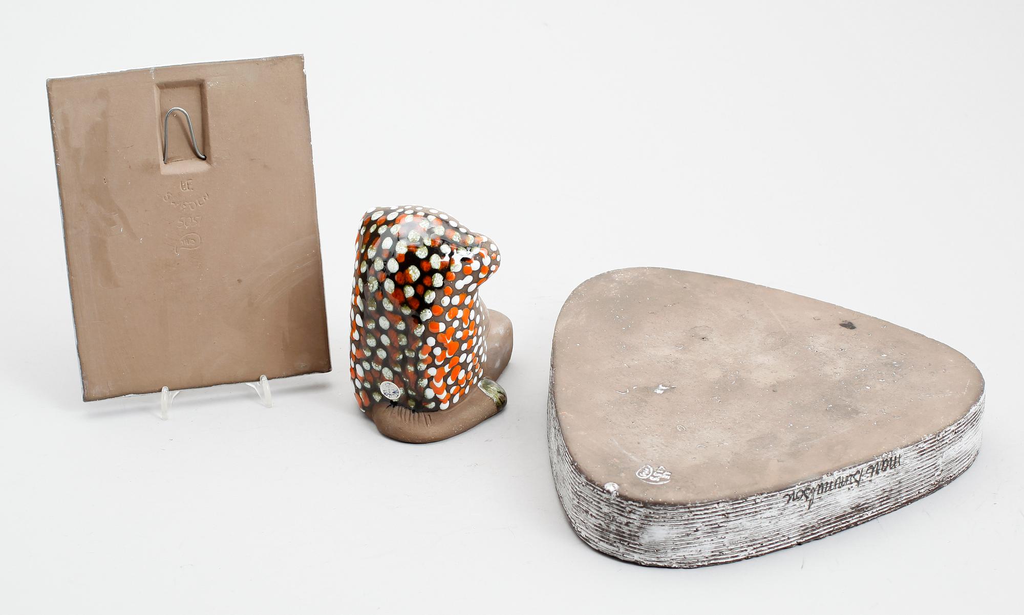 KERAMIKFÖREMÅL, 3 delar, Mari Simmulson, Upsala-Ekeby.