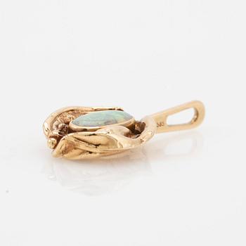 Pendant, 14K gold with opal.