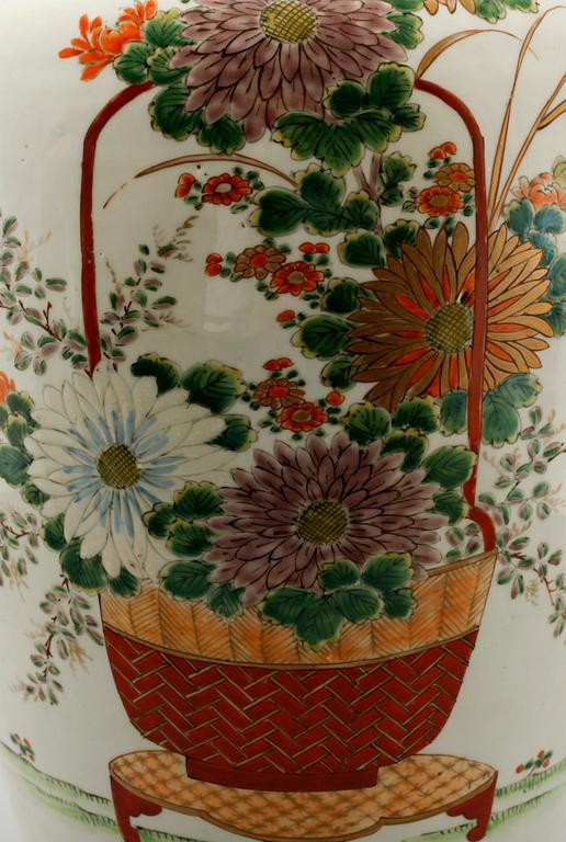 A Chinese floor vase from the 20th century.