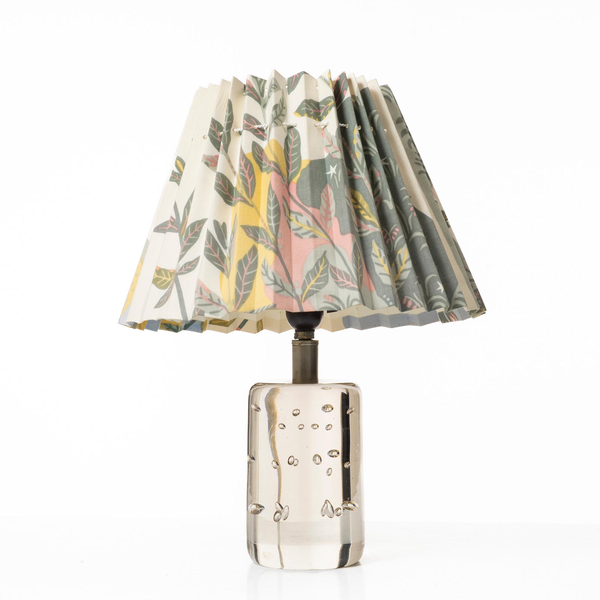 Josef Frank, table lamp, model "1819", Svenskt Tenn 1930s-40s.