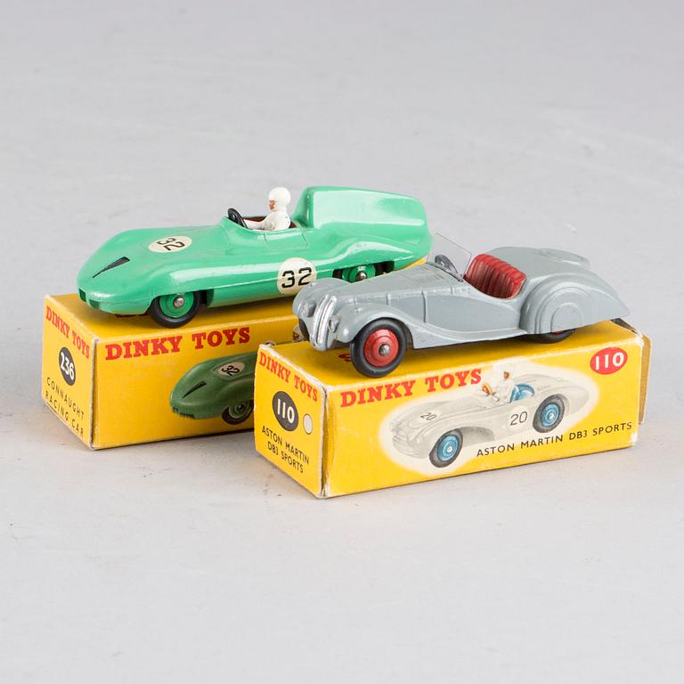 TWO DINKY TOYS CARS FROM THE MIDDLE OF 20TH CENTURY.