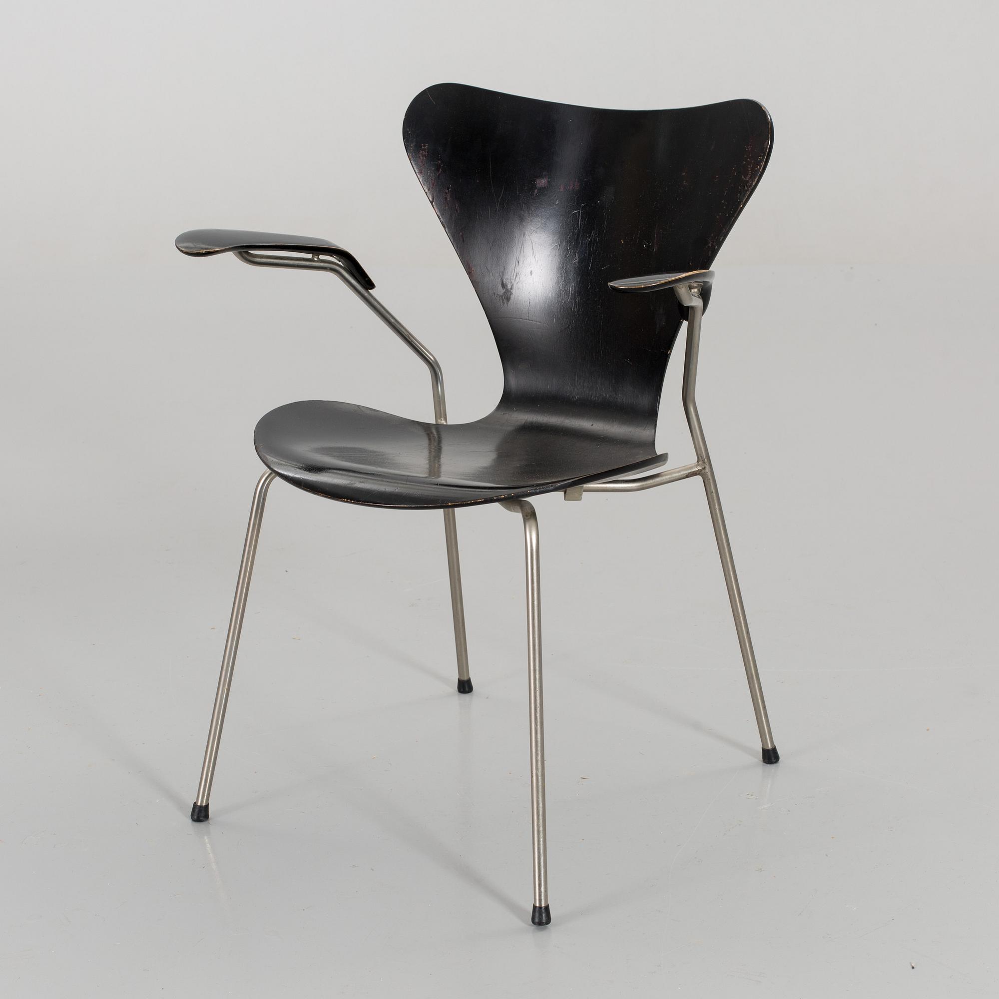ARNE JACOBSEN CHAIR "SJUAN".