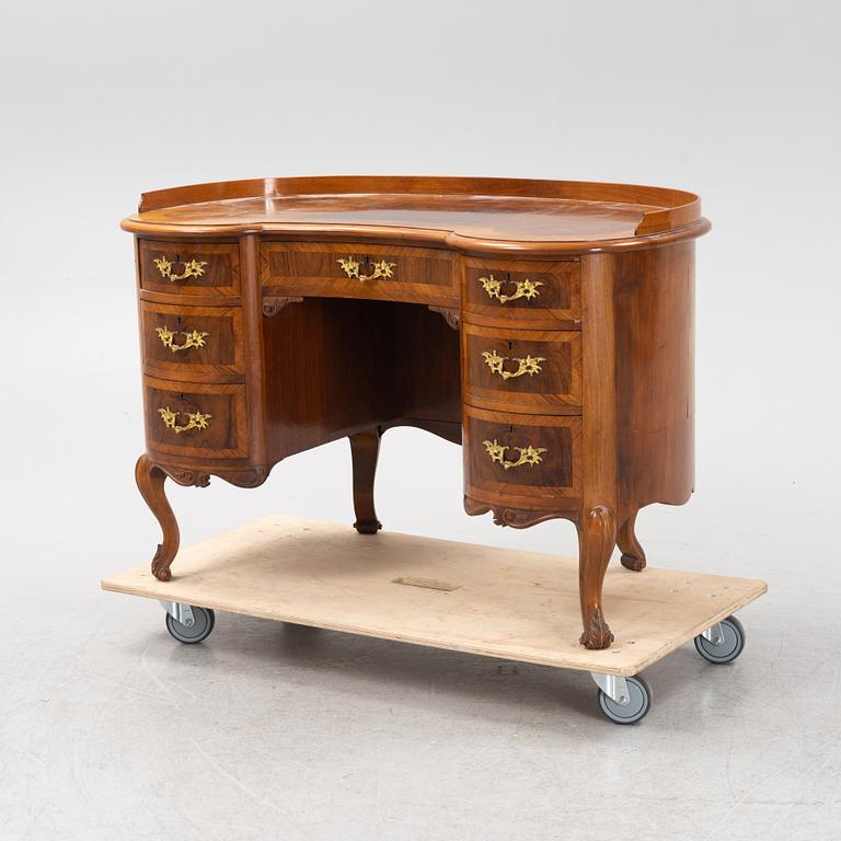 Skrivbord, rokokostil, 1900-talets första hälft.