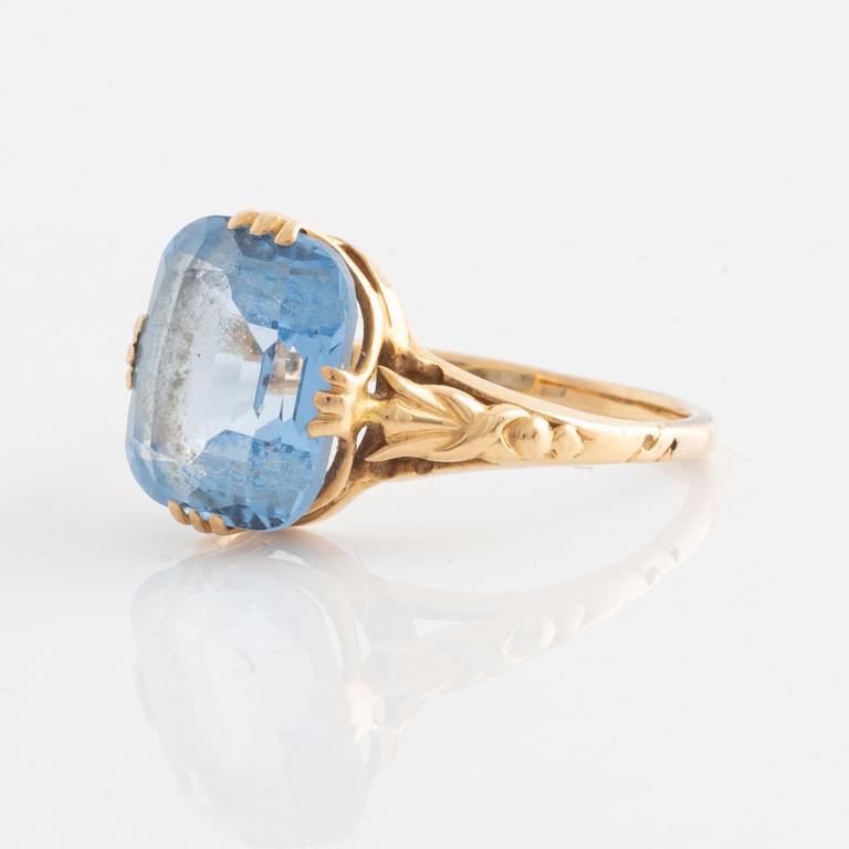 Ring, 18K gold with synthetic blue spinel.