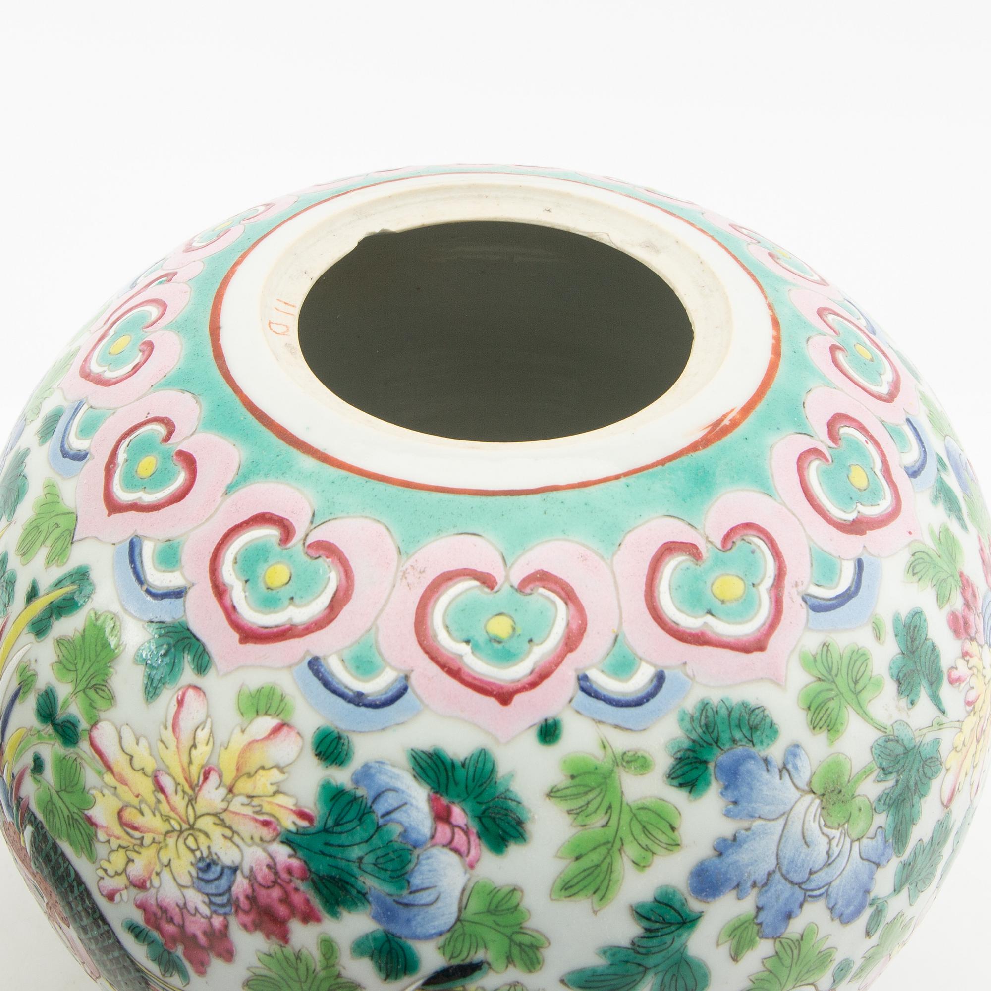 Lockurnor 2 st kina 1900-tal porslin.