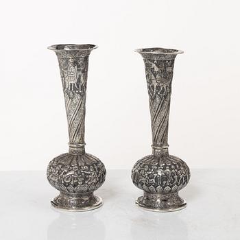 Vaser, ett par, silver, Persiska, omkring 1900.