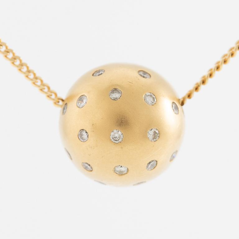 Necklace 18K gold with brilliant-cut diamonds.