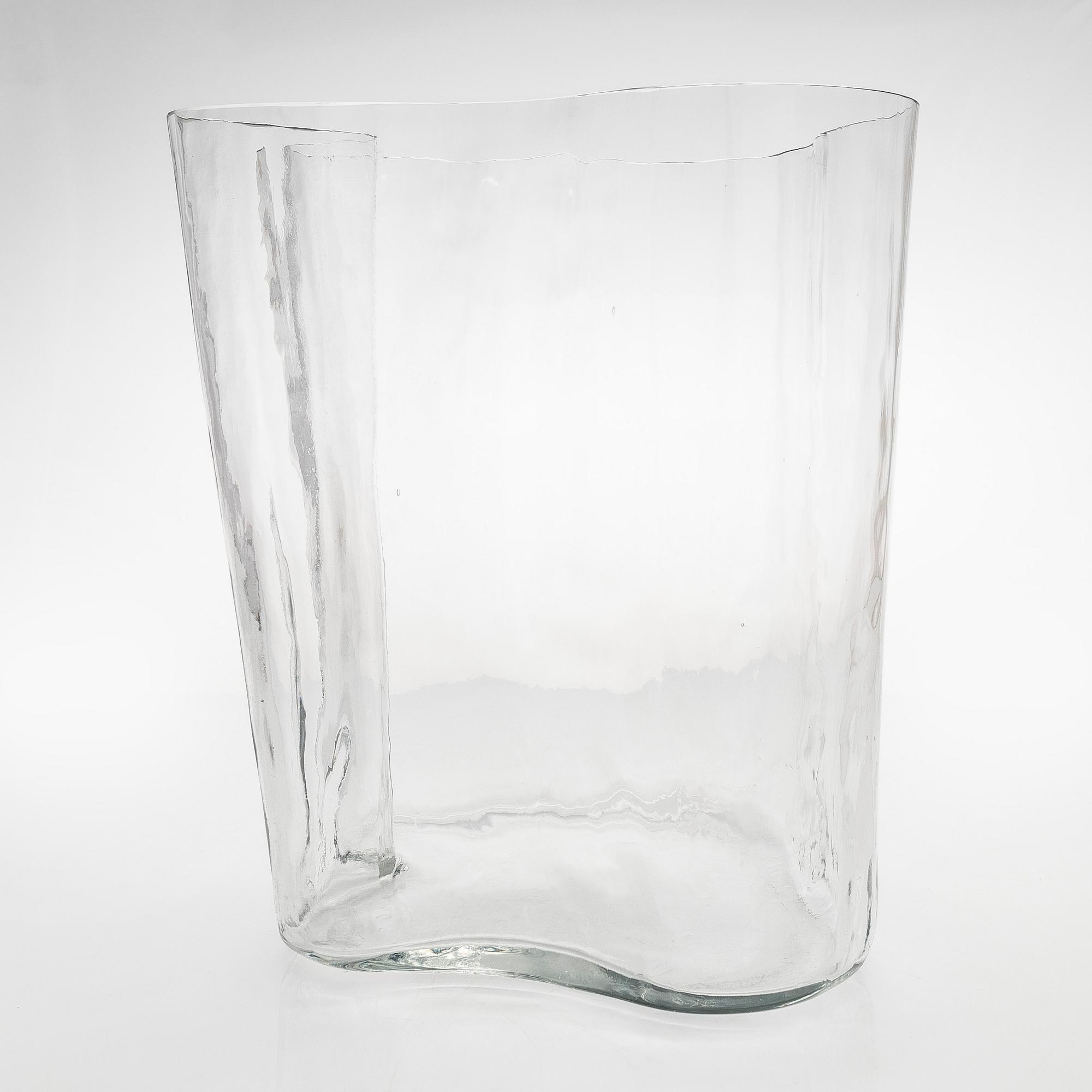 Alvar Aalto, vase, 3031, signed Alvar Aalto for Iittala 1960s.