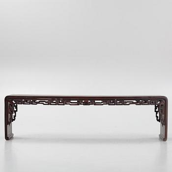 Bänk/low table, hongmu. Qingdynastin, 1800-tal.