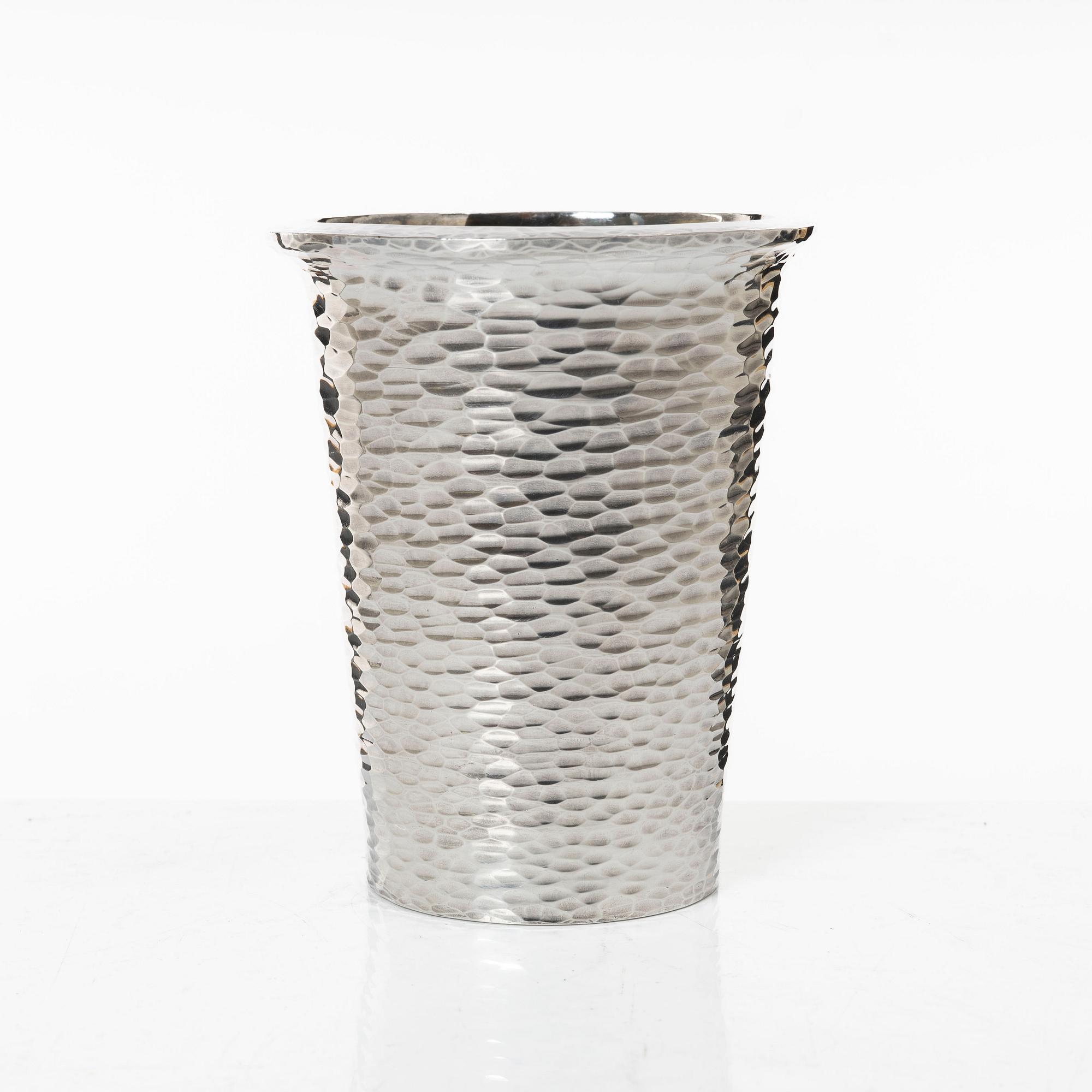 Cup. sterling silver, Roland Lantz Stockholm 1972.