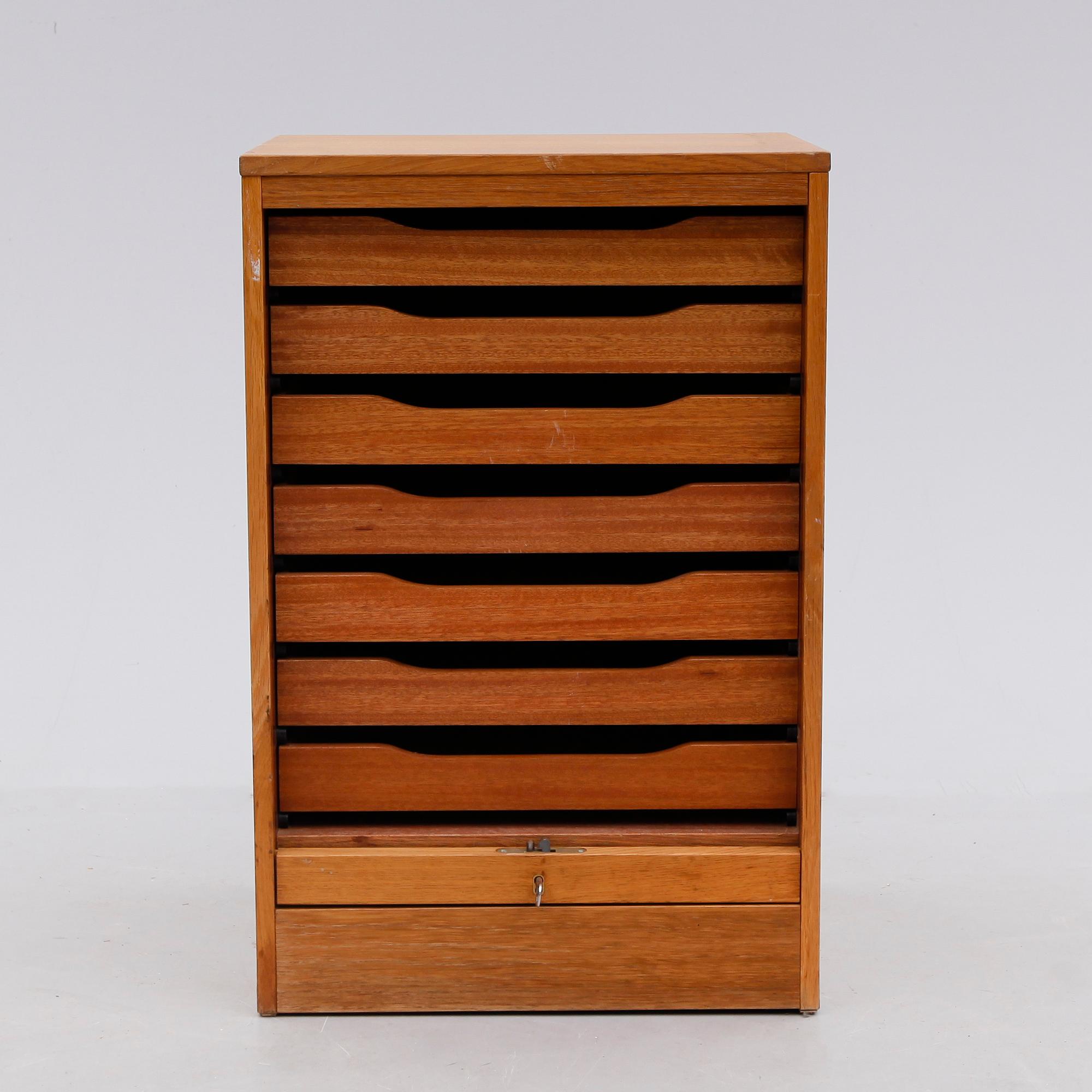 JALUSISKÅP, 1900-talets första hälft.