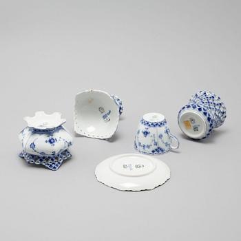 A set 38 pieces of Royal Copenhagen porcelain named "Musselmalet".