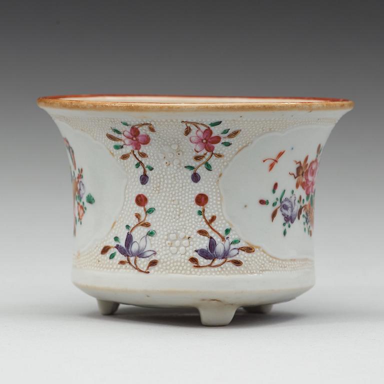 A famille rose flower pot with stand, Qing dynasty, Qianlong (1736-95).