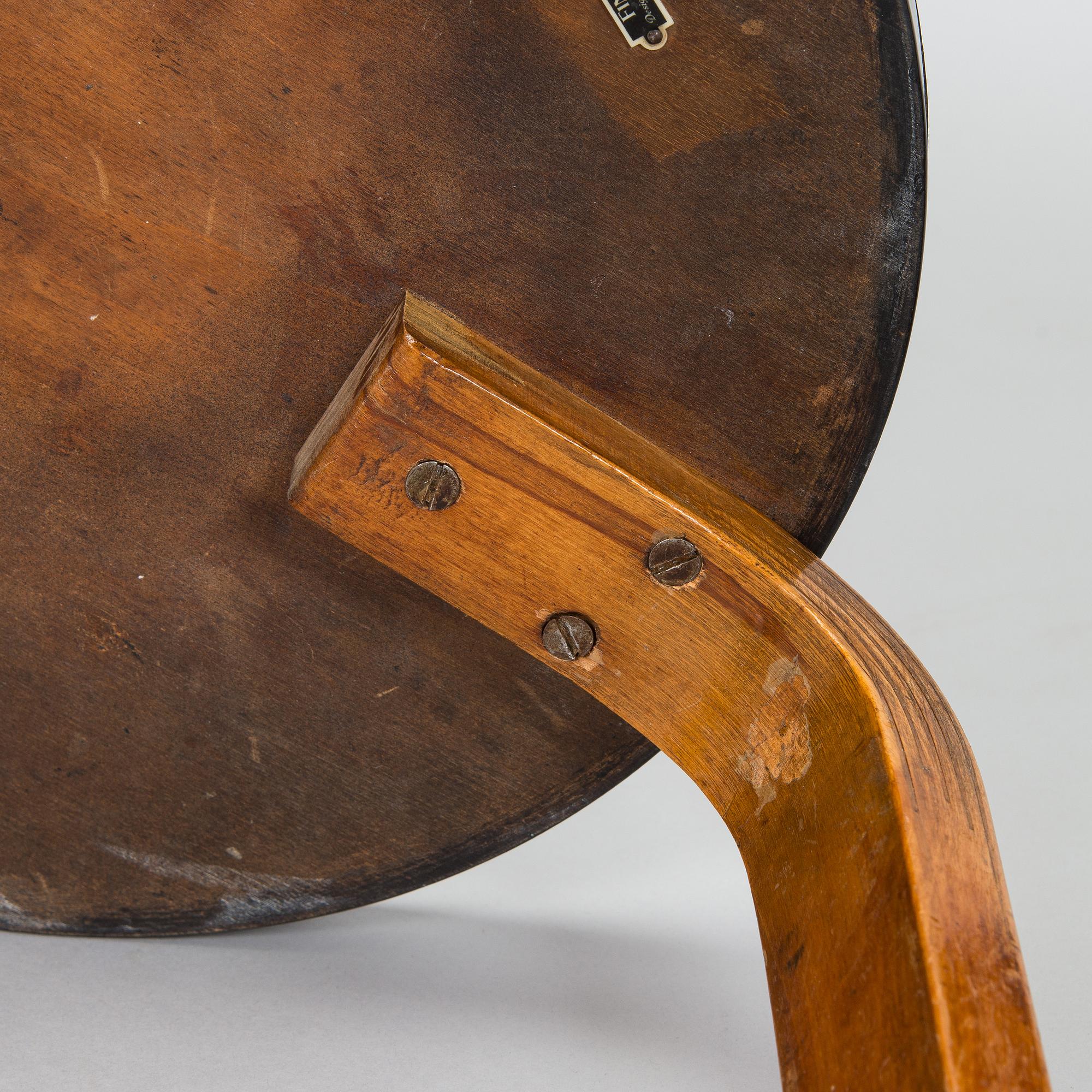 Alvar Aalto, jakkarapari, malli 60, O.Y. Huonekalu-ja Rakennustyötehdas A.B, Finmar, Suomi, 1934–39.