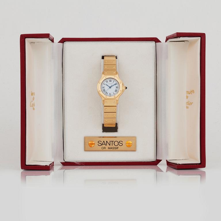 A Cartier Santos ladies watch in 18K gold. Serial number 8090604461. Automatic. Original box.