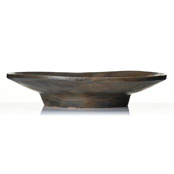 Åke Holm, a large "Nimrod" chamotte stoneware dish, Höganäs, Sweden, 1950s-60s.