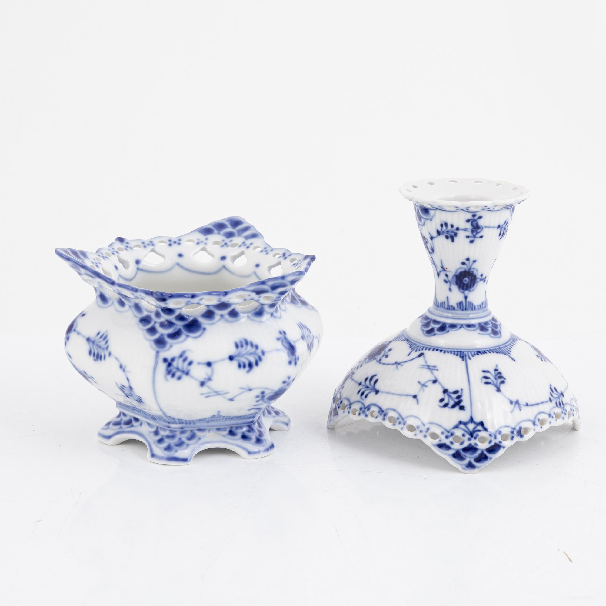 34 pieces of a porcelain "Musselmalet" full lace service, Royal Copenhagen, Denmark.
