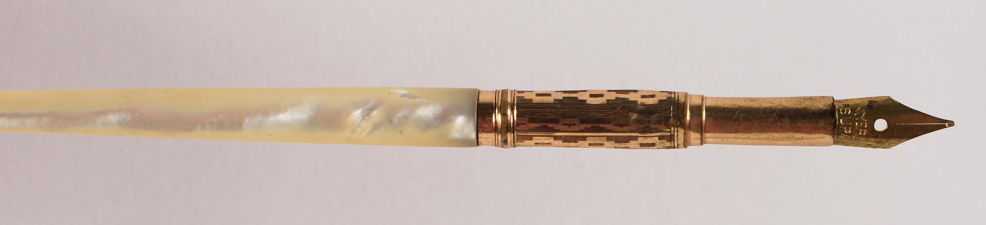 BLÄCKHORN, silver och glas. Importstämplar. 1900-talets första del.
