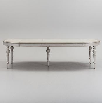 A late 19th century dining table.